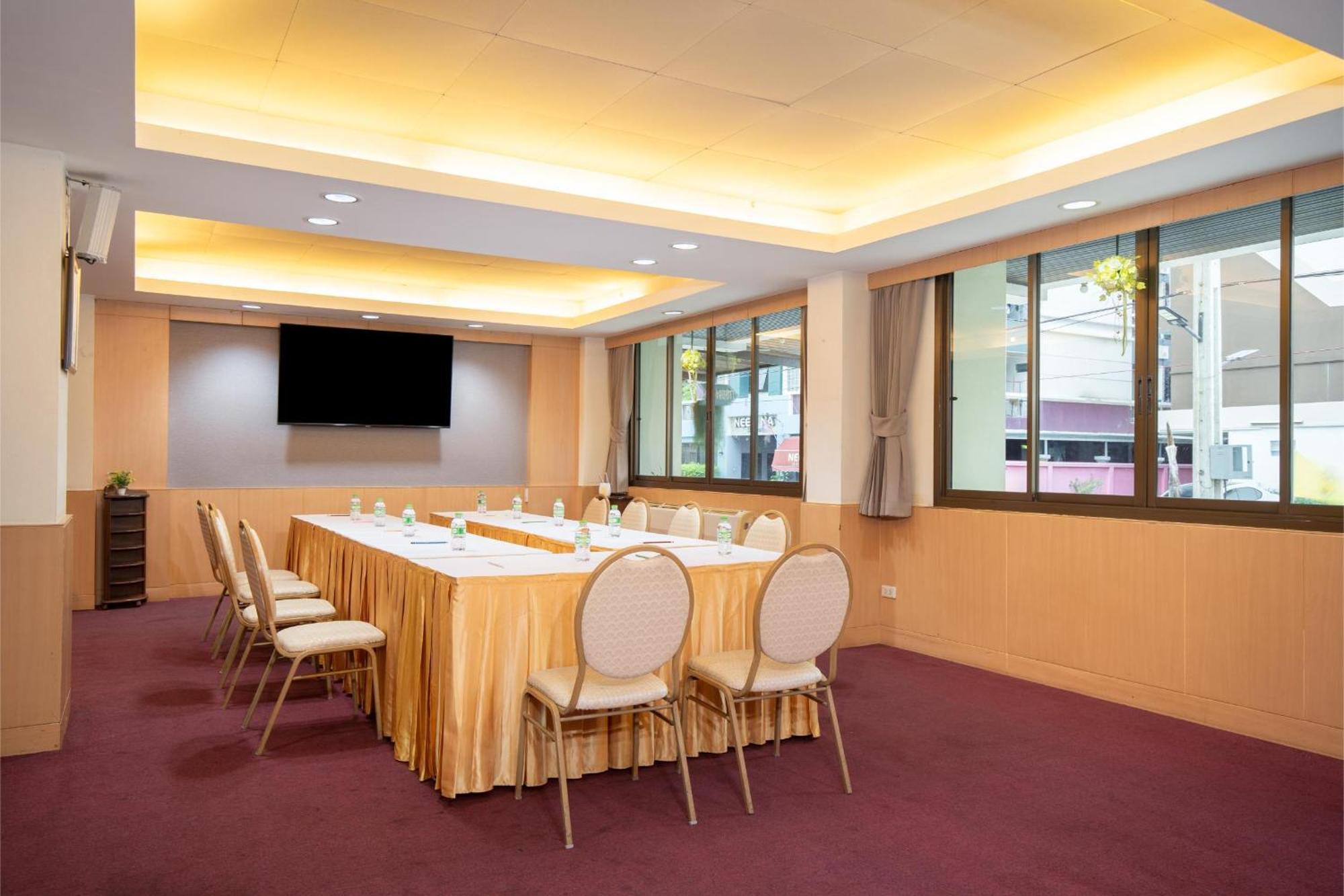 P-Park Hotel Бангкок Экстерьер фото